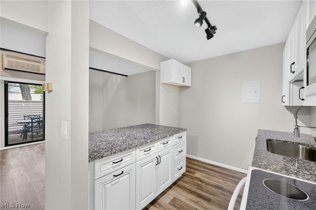 1460 Cedarwood Drive 23G, Westlake, OH 44145