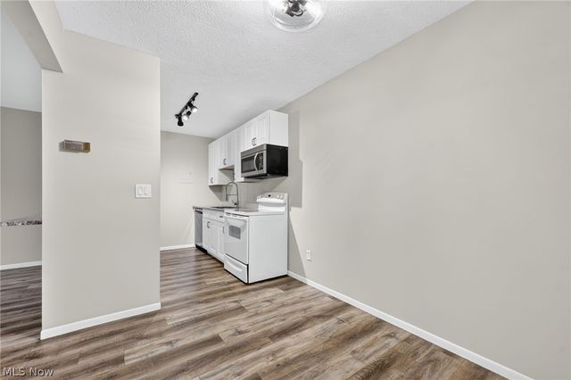 1460 Cedarwood Drive 23G, Westlake, OH 44145