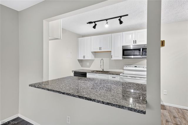 1460 Cedarwood Drive 23G, Westlake, OH 44145