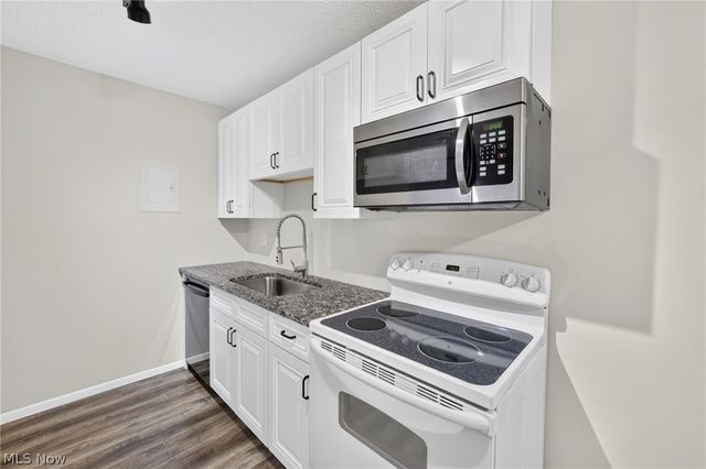 1460 Cedarwood Drive 23G, Westlake, OH 44145