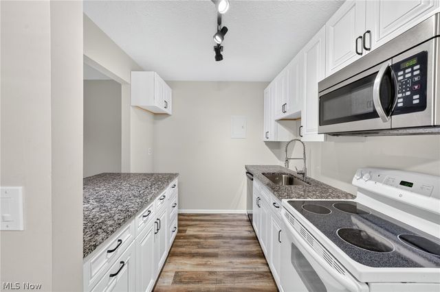 1460 Cedarwood Drive 23G, Westlake, OH 44145