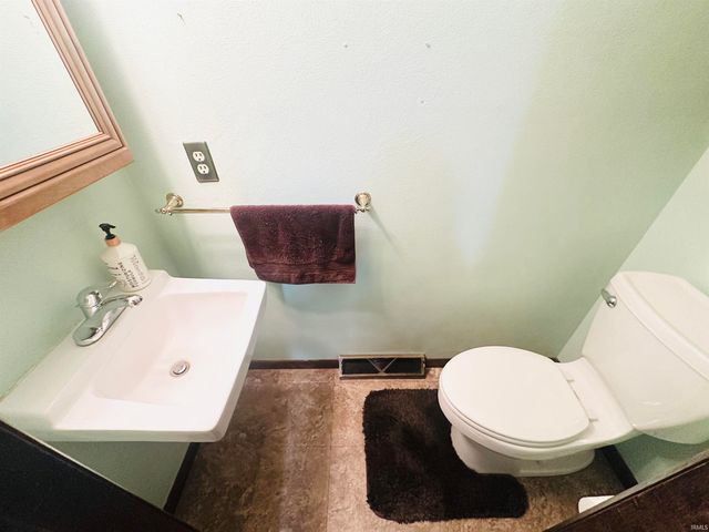 60979 Myrtle Road, South Bend, IN 46614