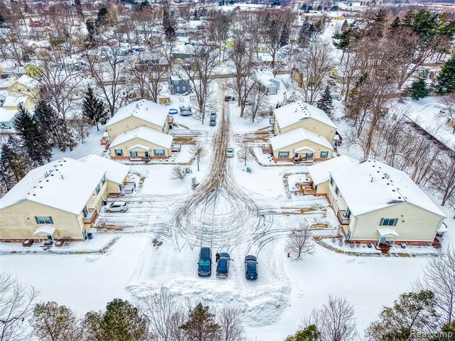 722 Griswold Street 8, Howell, MI 48843