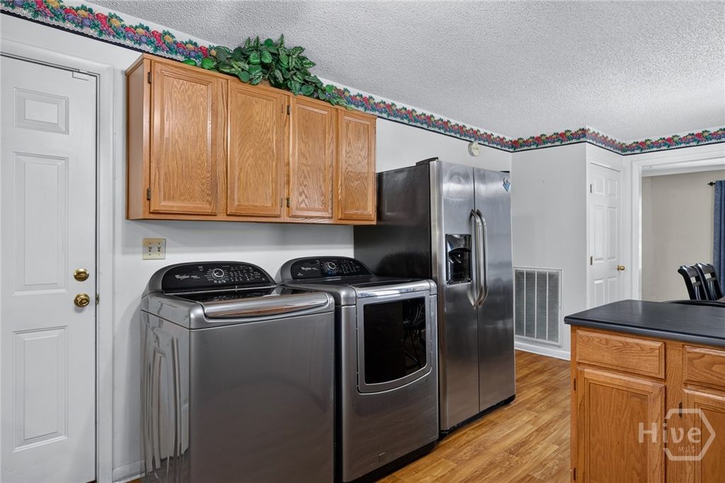 Image 11 of property listing at 5 Lansing Avenue, Savannah, GA 31406