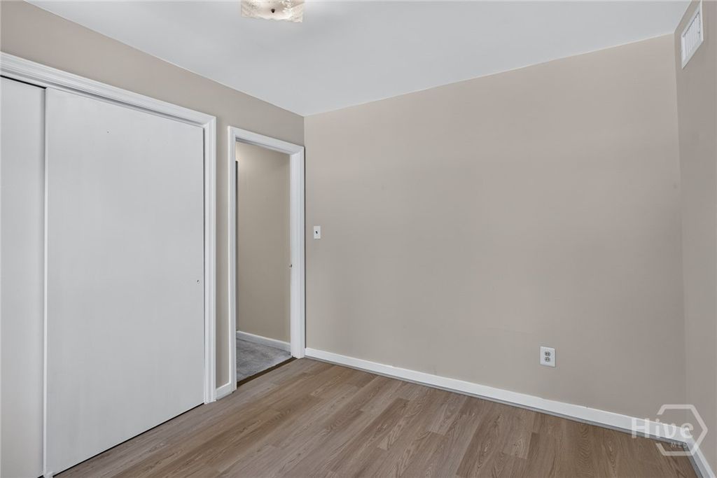 Image 12 of property listing at 5 Lansing Avenue, Savannah, GA 31406