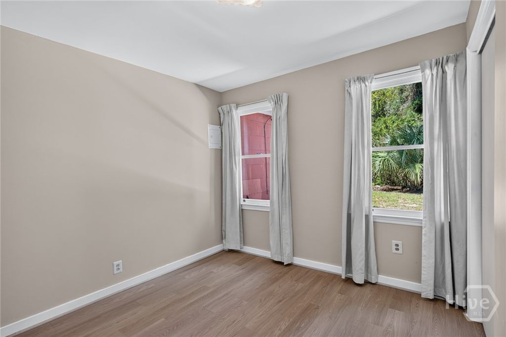Image 13 of property listing at 5 Lansing Avenue, Savannah, GA 31406