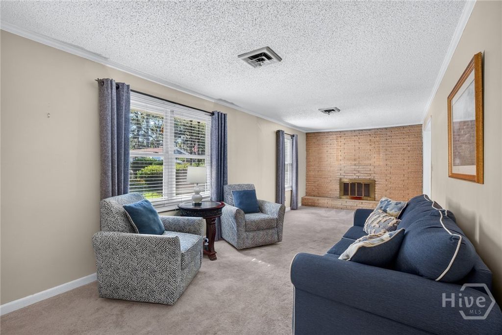 Image 4 of property listing at 5 Lansing Avenue, Savannah, GA 31406