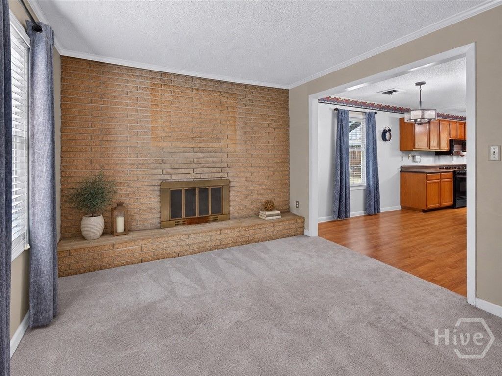 Image 5 of property listing at 5 Lansing Avenue, Savannah, GA 31406
