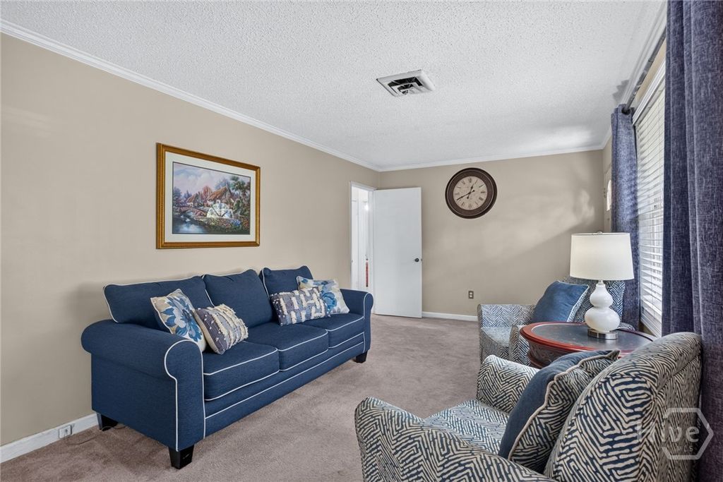 Image 6 of property listing at 5 Lansing Avenue, Savannah, GA 31406