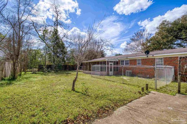 3844 Stefani Rd, Cantonment, FL 32533