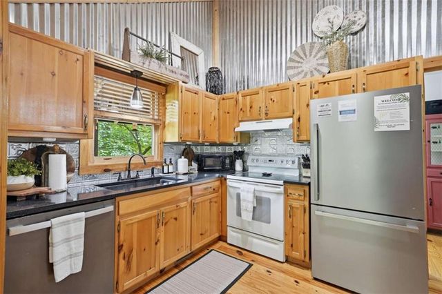 28 Wood Lane, Blue Ridge, GA 30513