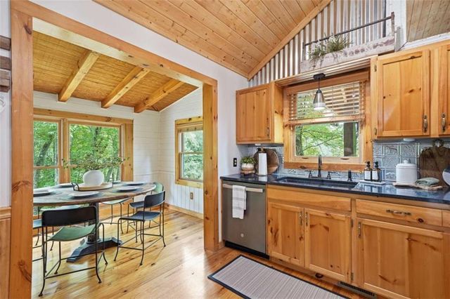 28 Wood Lane, Blue Ridge, GA 30513