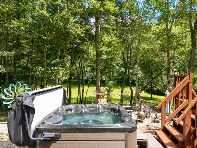 28 Wood Lane, Blue Ridge, GA 30513