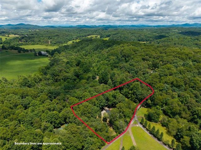 28 Wood Lane, Blue Ridge, GA 30513