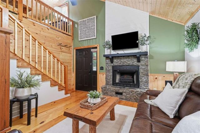 28 Wood Lane, Blue Ridge, GA 30513