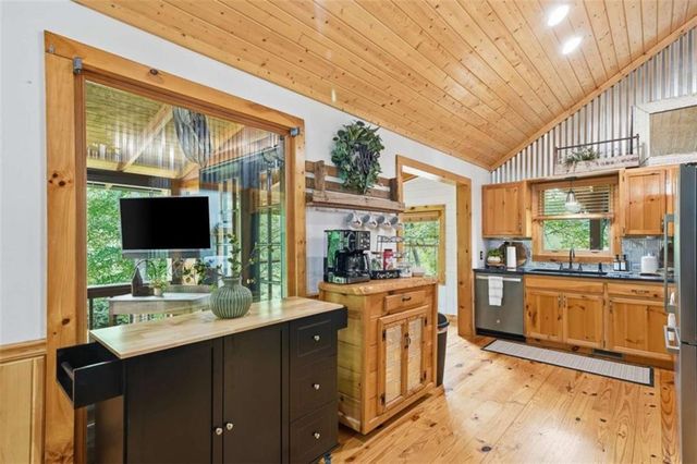 28 Wood Lane, Blue Ridge, GA 30513