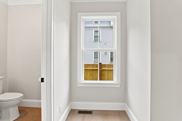 14 Maple, Amesbury, MA 01913