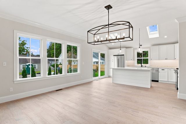 14 Maple, Amesbury, MA 01913