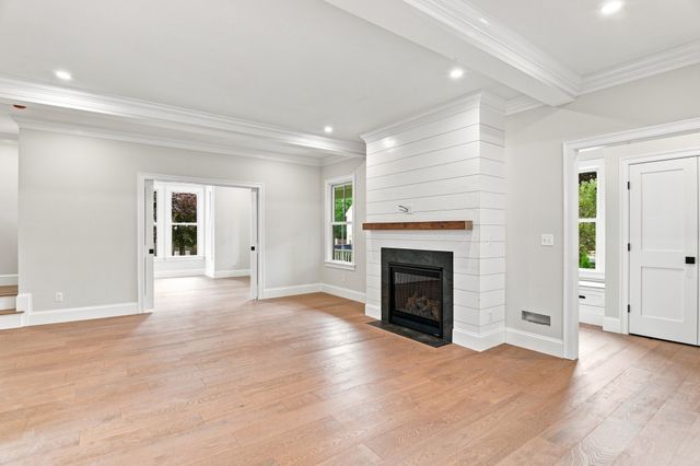 14 Maple, Amesbury, MA 01913