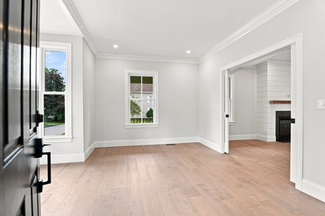 14 Maple, Amesbury, MA 01913