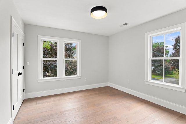 14 Maple, Amesbury, MA 01913