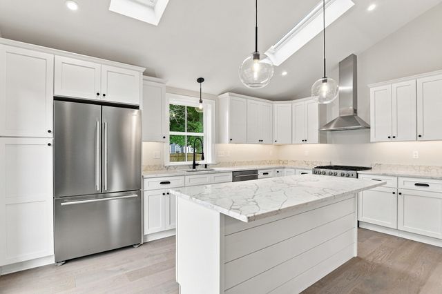 14 Maple, Amesbury, MA 01913