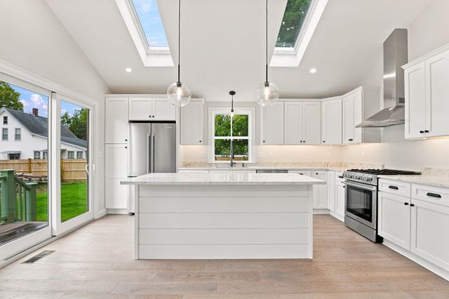 14 Maple, Amesbury, MA 01913