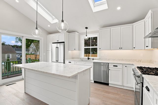 14 Maple, Amesbury, MA 01913