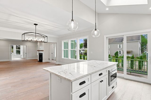 14 Maple, Amesbury, MA 01913