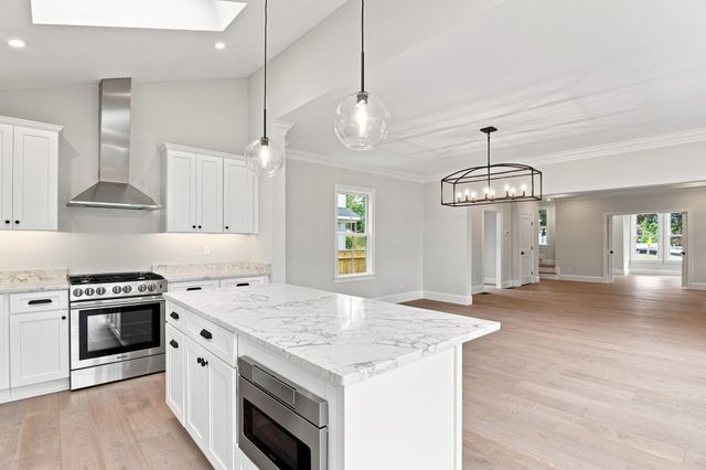 14 Maple, Amesbury, MA 01913