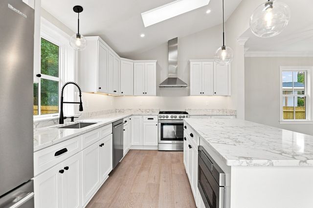 14 Maple, Amesbury, MA 01913