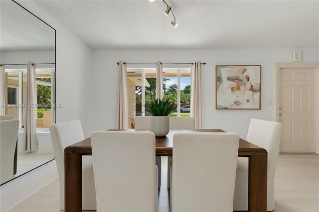 18250 SW 88th Place, Palmetto Bay, FL 33157