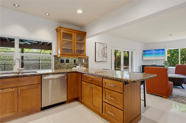 18250 SW 88th Place, Palmetto Bay, FL 33157