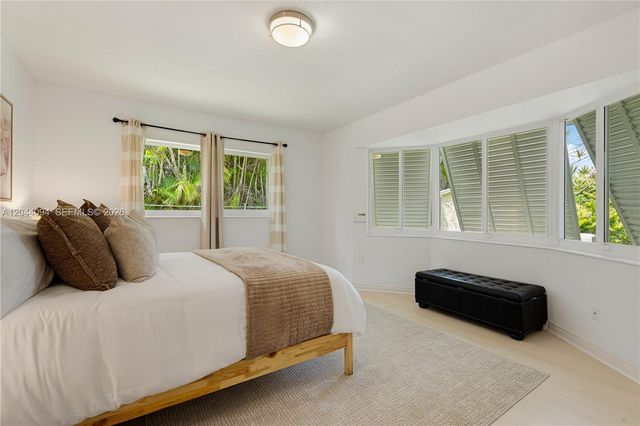 18250 SW 88th Place, Palmetto Bay, FL 33157
