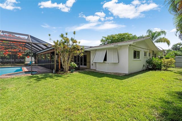18250 SW 88th Place, Palmetto Bay, FL 33157
