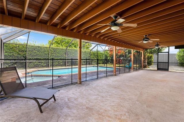 18250 SW 88th Place, Palmetto Bay, FL 33157