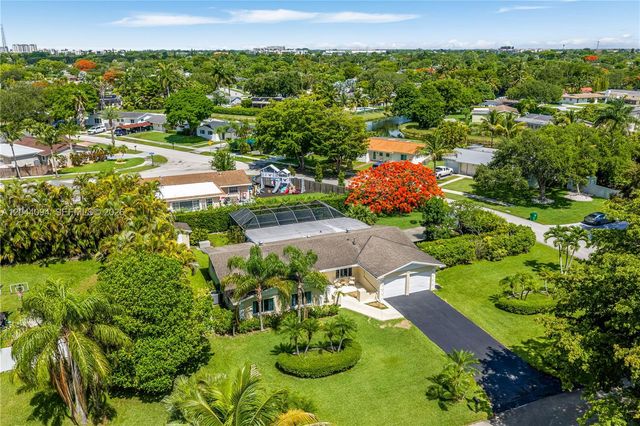 18250 SW 88th Place, Palmetto Bay, FL 33157