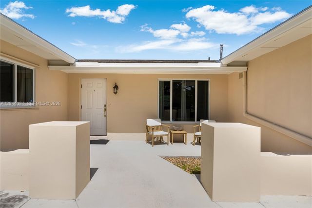 18250 SW 88th Place, Palmetto Bay, FL 33157