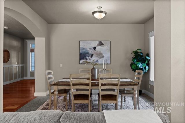 313 E Ryegate Dr, Meridian, ID 83646