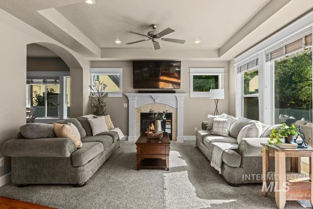 313 E Ryegate Dr, Meridian, ID 83646