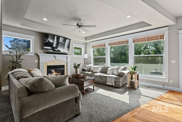 313 E Ryegate Dr, Meridian, ID 83646