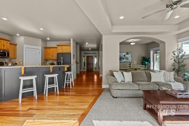 313 E Ryegate Dr, Meridian, ID 83646