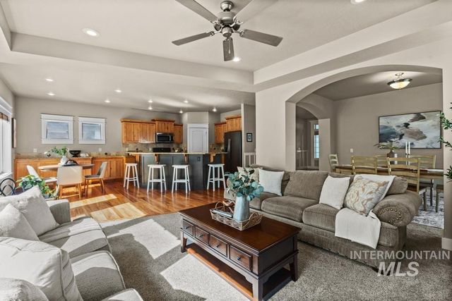 313 E Ryegate Dr, Meridian, ID 83646