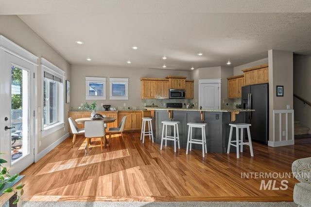 313 E Ryegate Dr, Meridian, ID 83646