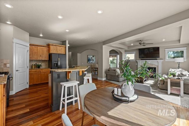 313 E Ryegate Dr, Meridian, ID 83646