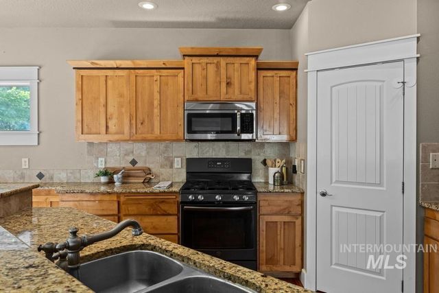 313 E Ryegate Dr, Meridian, ID 83646