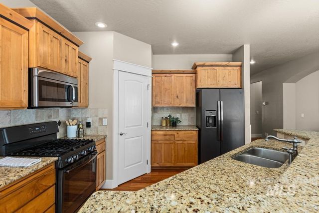 313 E Ryegate Dr, Meridian, ID 83646