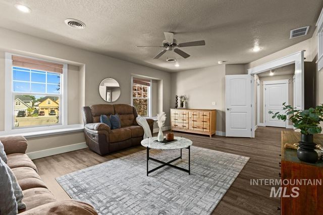 313 E Ryegate Dr, Meridian, ID 83646
