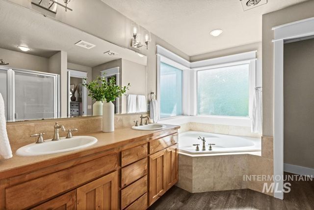 313 E Ryegate Dr, Meridian, ID 83646