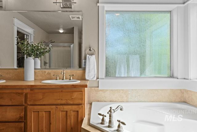 313 E Ryegate Dr, Meridian, ID 83646